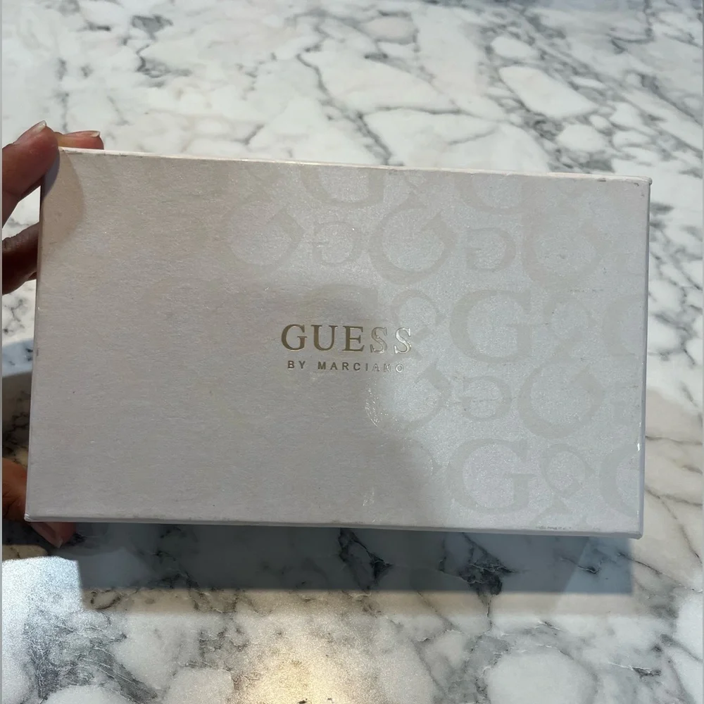 Guess Wallet - Picture 5 of 5